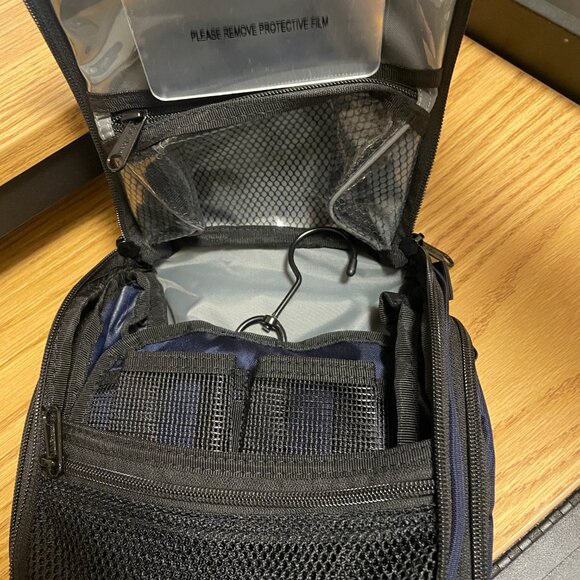 L.L. Bean travel toiletry bag - Picture 2 of 7